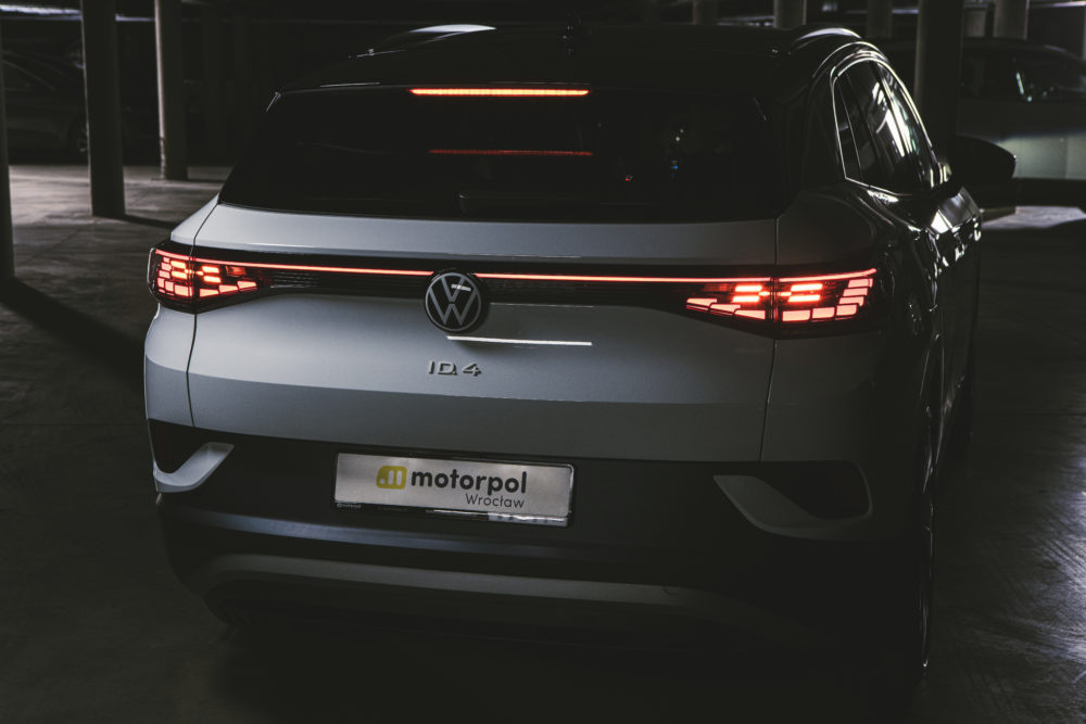 Poznaj zalety elektrycznego SUV-a ID.4 podczas jazdy testowej.