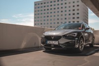Odważny design nadwozia podkreśla sportowy charakter CUPRY Leona