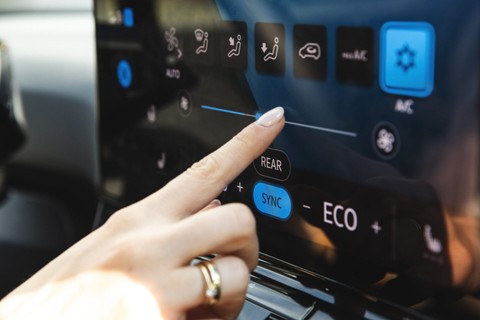 Ustawienie temperatury na panelu klimatyzacji i siły nawiewu. Volkswagen ID.4