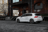 golf 8 GTI biały bok
